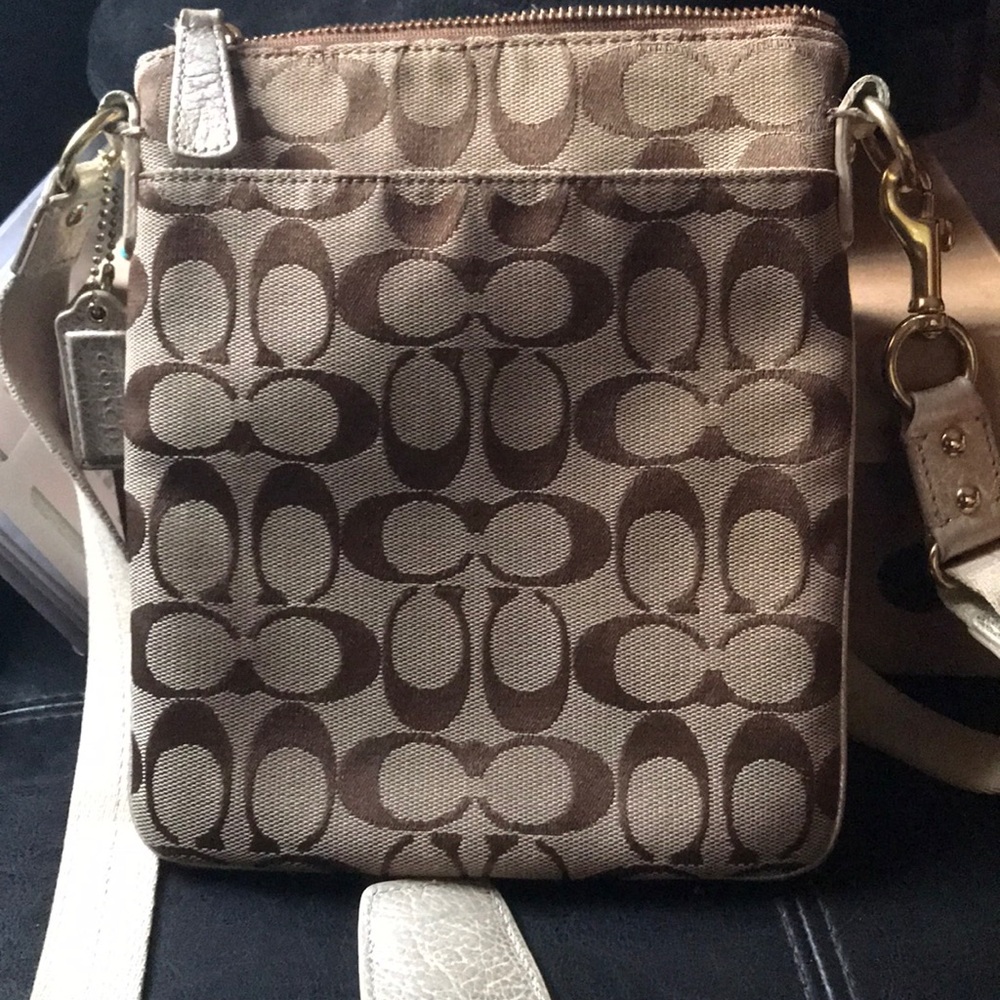 Purse - Picture 2 of 3